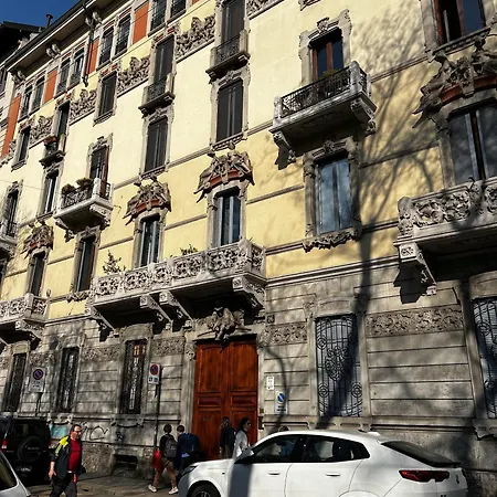 Casa Verga - Exclusive Haven Of Style And Elegance In Moscova Milan