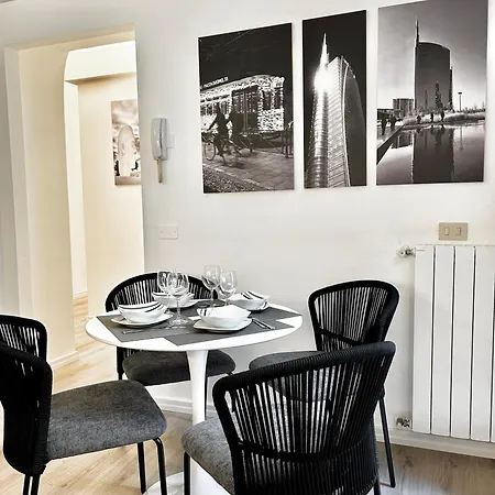 Casa Verga - Exclusive Haven Of Style And Elegance In Moscova Apartment